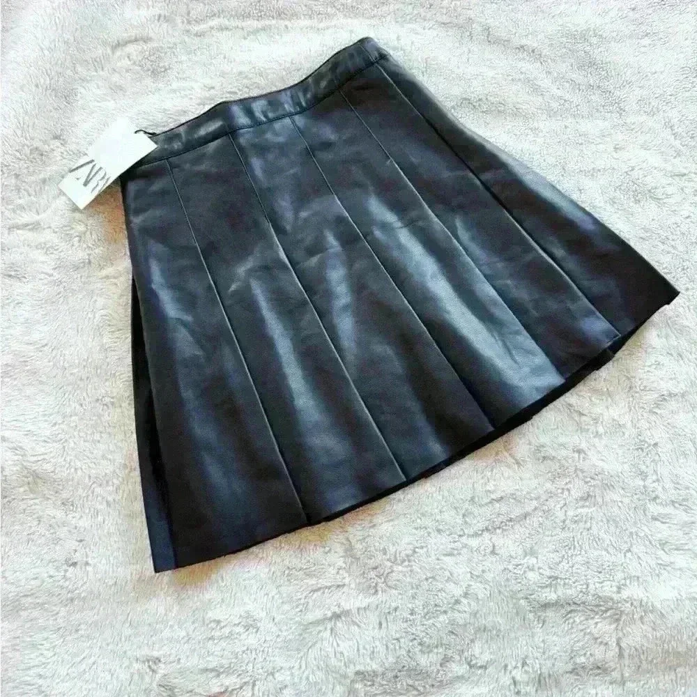 NWT zara Pleated Skirt size 11/12 (J)